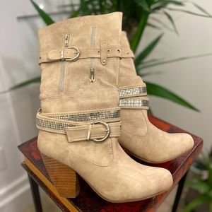 Buckle brand cream boots 7.5”